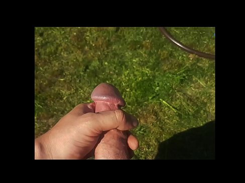 ❤️ Hot hottie får den rosa fitten hennes knullet og kommer med en sprut i en sommerhage ❤❌ Sludder hos oss ❌️❤